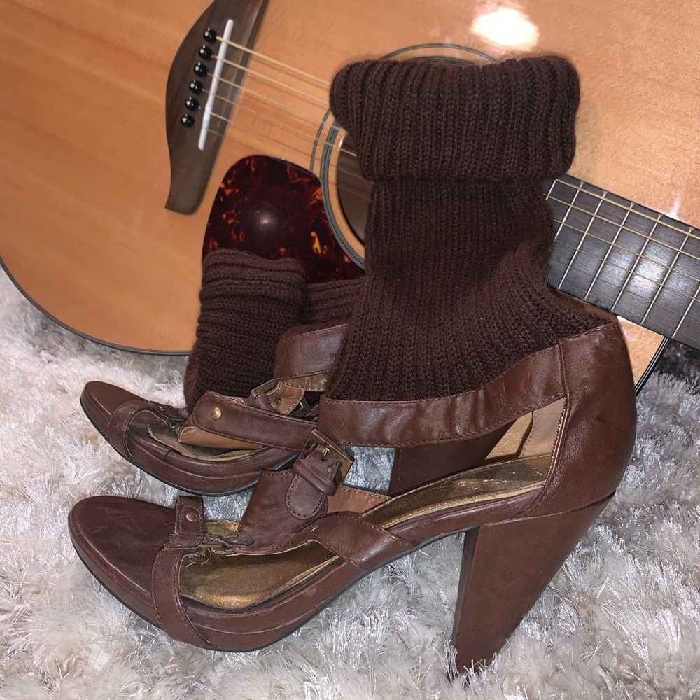 Qupid size 6 heels 👠 open with leggings attached